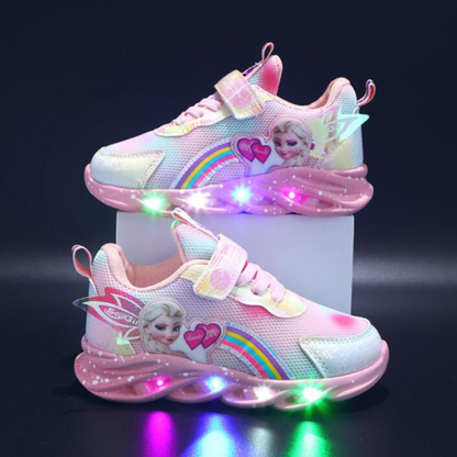 Lichtgevende sneakers geïnspireerd door de betoverende Disney prinses Elsa. Deze sneakers bieden stijl, comfort en een vleugje magie met prachtige LED-lampjes, hoogwaardige materialen, een comfortabele pasvorm en een stijlvol ontwerp.