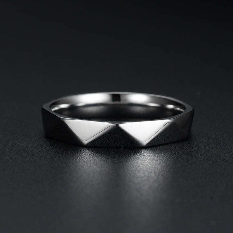 Deze titanium stalen geometrische ring is gemaakt van hoogwaardig roestvrij staal, wat zorgt voor duurzaamheid en een stoere uitstraling. Het unieke geometrische rhombusontwerp voegt een eigentijdse flair toe, waardoor het een ideale keuze is voor zowel mannen als vrouwen. Voeg een vleugje punk en elegantie toe aan je sieradencollectie met deze veelzijdige en modieuze ring.