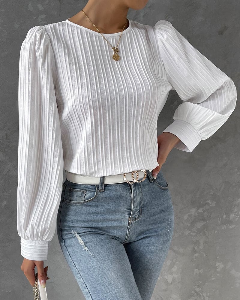 Deze stijlvolle blouse is voorzien van lantaarnmouwen voor een trendy uitstraling. Gemaakt van een katoenmix, spandex en polyester, is deze blouse geschikt voor diverse gelegenheden en biedt het een comfortabele pasvorm.