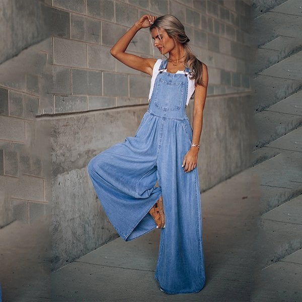 Dames denim jumpsuit - de ultieme mix van comfort en fashion. Maak een trendy statement met deze stijlvolle en zelfverzekerde jumpsuit, gemaakt van ultracomfortabele denim stof. Perfect voor een moeiteloos fashionable uitstraling.