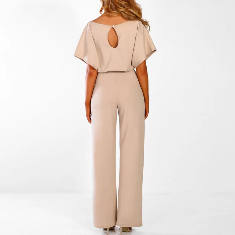 Deze jumpsuit biedt een elegante pasvorm, modieus ontwerp en hoogwaardige stof voor ultiem comfort en moeiteloze chique uitstraling. Perfect voor diverse gelegenheden.