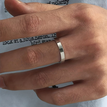 Roestvrij stalen ring met uniek boogontwerp voor een trendy, stijlvolle en opvallende uitstraling. Geschikt als modieus statement piece of alledaags accessoire.