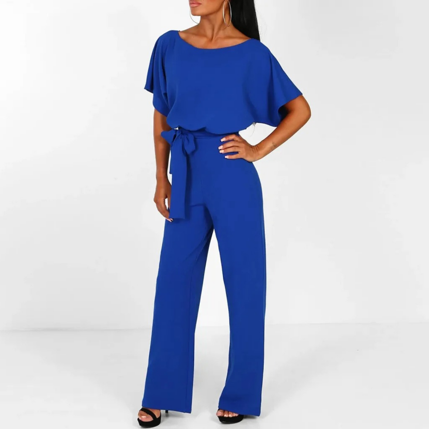 Stijlvolle en elegante jumpsuit met hoge taille. Gemaakt van hoogwaardige stoffen, biedt een comfortabele pasvorm en een trendy uitstraling.