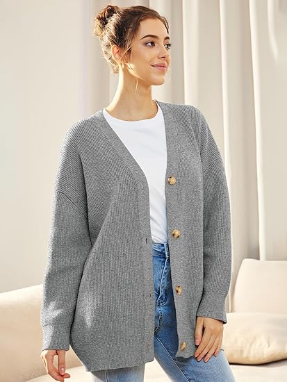 Lichte cardigan met V-hals en knoopjes