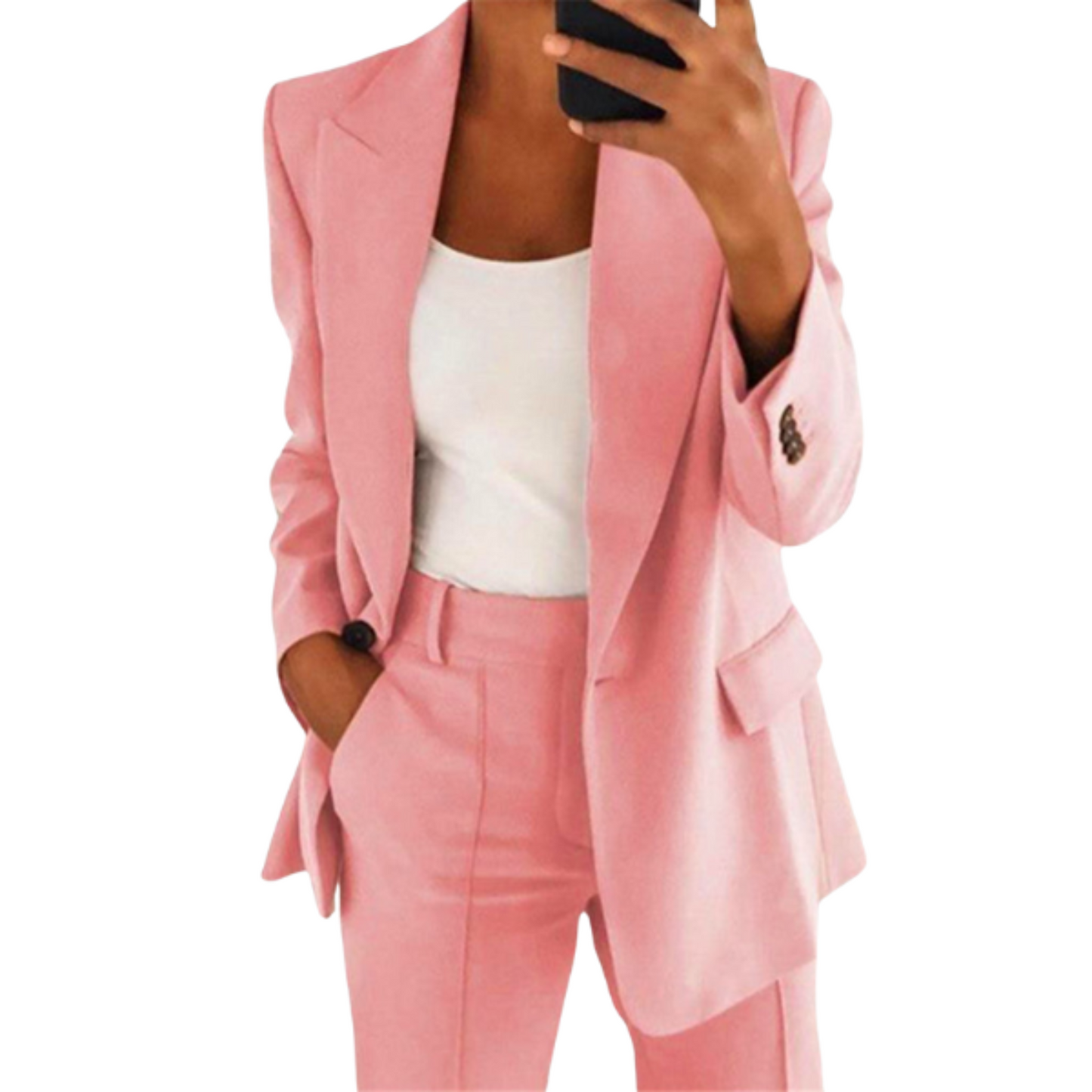 Stijlvolle dames blazer set, bestaande uit een lange blazer en pantalon. Deze set biedt een combinatie van elegantie en comfort voor diverse gelegenheden. Gemaakt van hoogwaardige en ademende materialen, met een perfecte pasvorm voor een moeiteloos elegante uitstraling.