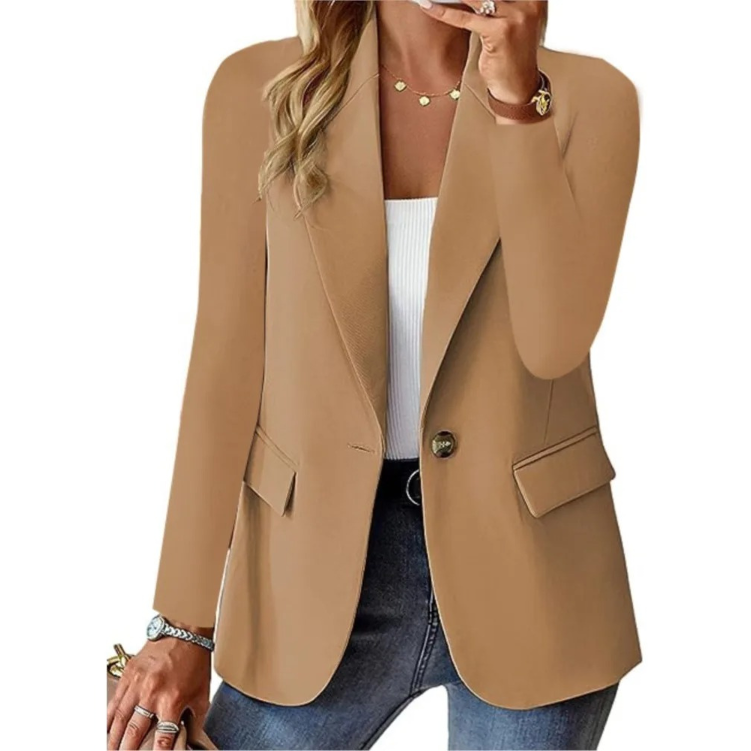 Stijlvolle damesblazer, perfect voor een veelzijdige en trendy look. Deze casual blazer met een effen design en lange mouwen is een must-have item voor elke vrouw. Geniet van een elegante uitstraling, comfortabele pasvorm en een handige zak met gesp voor een modieuze touch.