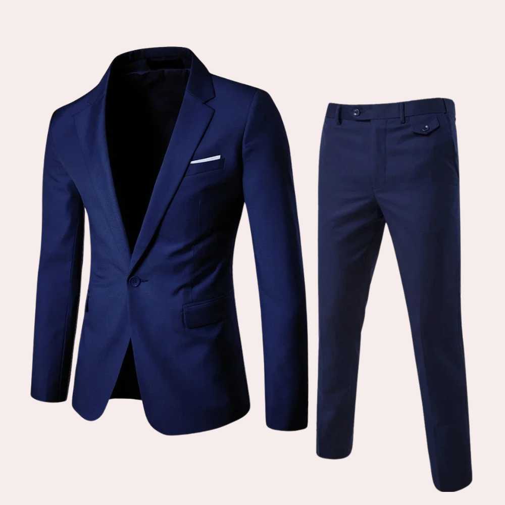 Stijlvolle en verfijnde herenset, ideaal voor speciale aangelegenheden. Gemaakt van hoogwaardige materialen voor een gepolijste uitstraling. Deze set bestaat uit een blazer met lange mouwen en een nette broek met getailleerde pasvorm.