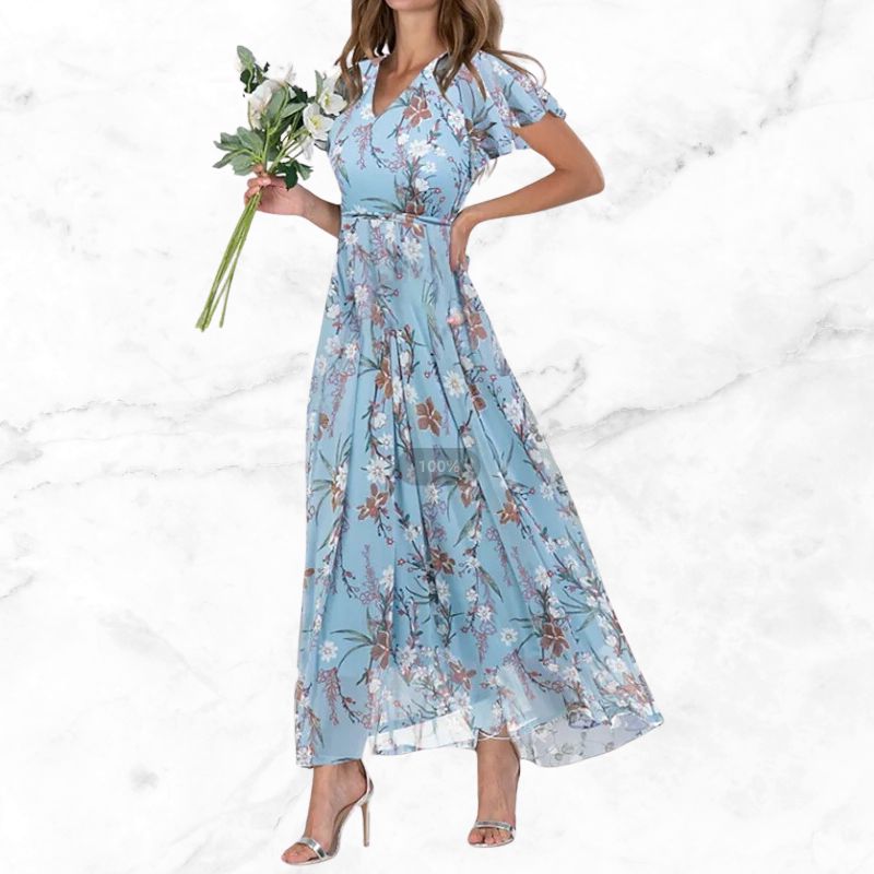 Tijdloze charme ontmoet vintage bloemendessin in onze Enora maxi-jurk. Gemaakt van lichtgewicht materialen van hoge kwaliteit en voorzien van een flatterend vloeiend silhouet, biedt deze jurk zowel comfort als stijl. Ideaal voor dagelijks gebruik en eindeloos te combineren voor diverse looks.