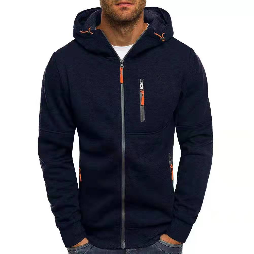 Deze heren hoodie is ideaal voor zowel een casual dagje uit als ontspannen thuis. Met hoogwaardige materialen en een warme, gezellige fleece voering houdt deze hoodie je comfortabel in stijl. De hoodie is voorzien van een warme capuchon met fleecevoering, een flatterende pasvorm voor een stijlvolle uitstraling en gemaakt van duurzame en trendy stof voor langdurig plezier. Maattabel (in cm) is beschikbaar voor verschillende maten.