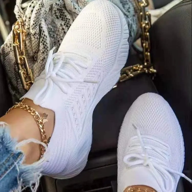 Dames mesh-sneakers voor ultiem comfort en stijl. Deze sneakers zijn perfect voor langdurig lopen en staan, en combineren een modieus ontwerp met uitzonderlijk comfort. Hoge kwaliteit met rubberen antislipzolen voor uitstekende grip, elasticiteit en treksterkte.