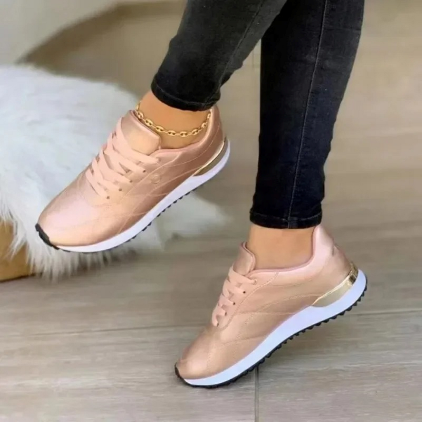 Lederen sneakers voor dames, ontworpen voor luxe, comfort en veelzijdige elegantie. Perfect voor diverse gelegenheden en eenvoudig te stylen voor zowel casual als chique looks.