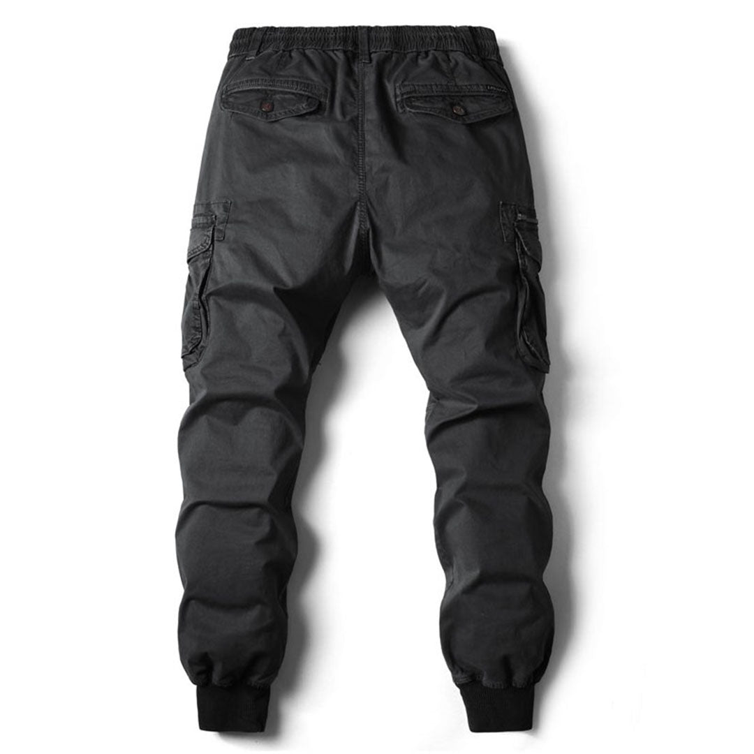 Veelzijdige joggingbroek, gemaakt van duurzaam katoen, polyester en elastaan voor ultiem comfort en stijl, geschikt voor avontuurlijke buitenactiviteiten en ontspanning in de stad.