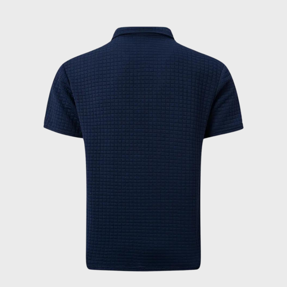 Heren poloshirt dat comfort en stijl combineert voor een verzorgde uitstraling bij elke gelegenheid. Gemaakt van hoogwaardige materialen, heeft een tijdloos ontwerp en is veelzijdig te stylen voor zowel informele als formele looks. Verkrijgbaar in diverse stijlvolle kleuren.