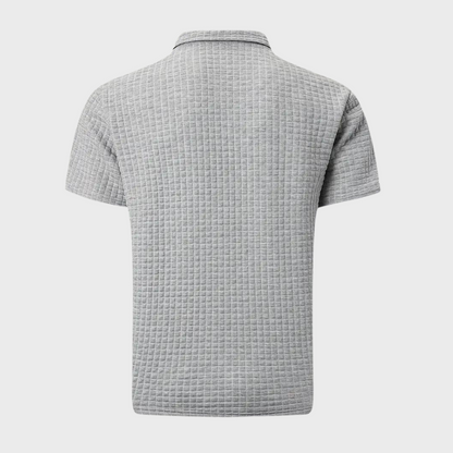 Heren poloshirt dat comfort en stijl combineert voor een verzorgde uitstraling bij elke gelegenheid. Gemaakt van hoogwaardige materialen, heeft een tijdloos ontwerp en is veelzijdig te stylen voor zowel informele als formele looks. Verkrijgbaar in diverse stijlvolle kleuren.