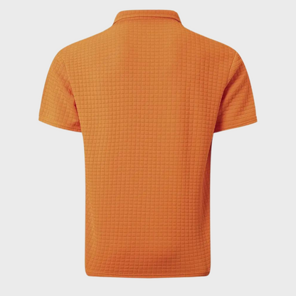 Heren poloshirt dat comfort en stijl combineert voor een verzorgde uitstraling bij elke gelegenheid. Gemaakt van hoogwaardige materialen, heeft een tijdloos ontwerp en is veelzijdig te stylen voor zowel informele als formele looks. Verkrijgbaar in diverse stijlvolle kleuren.