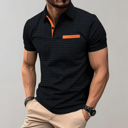 Heren poloshirt dat comfort en stijl combineert voor een verzorgde uitstraling bij elke gelegenheid. Gemaakt van hoogwaardige materialen, heeft een tijdloos ontwerp en is veelzijdig te stylen voor zowel informele als formele looks. Verkrijgbaar in diverse stijlvolle kleuren.