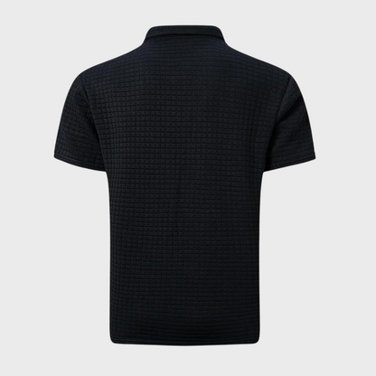 Heren poloshirt dat comfort en stijl combineert voor een verzorgde uitstraling bij elke gelegenheid. Gemaakt van hoogwaardige materialen, heeft een tijdloos ontwerp en is veelzijdig te stylen voor zowel informele als formele looks. Verkrijgbaar in diverse stijlvolle kleuren.