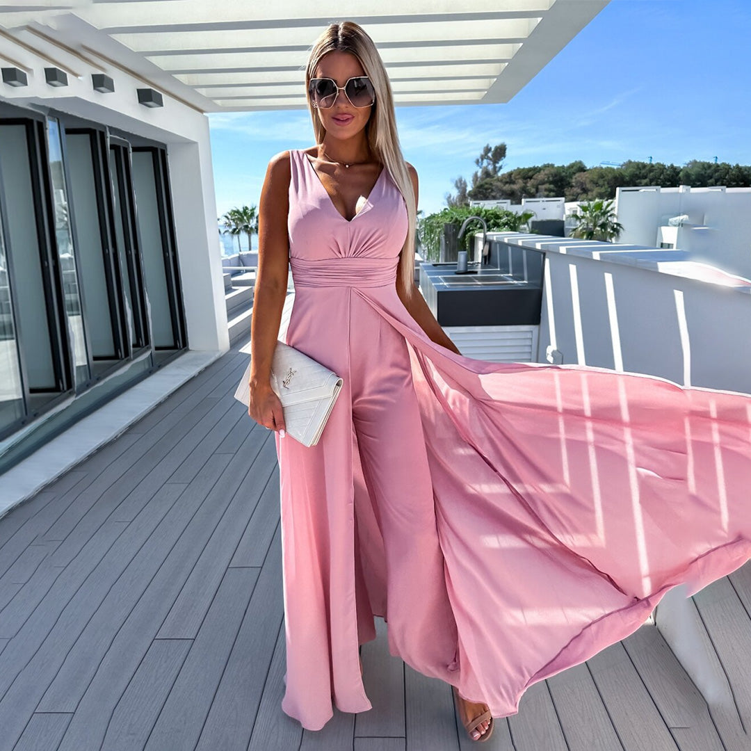 Gala jumpsuit voor dames - perfecte combinatie van stijl en comfort. Deze veelzijdige jumpsuit combineert de elegantie van een gala look met de relaxte uitstraling van jeans, ideaal voor diverse gelegenheden.