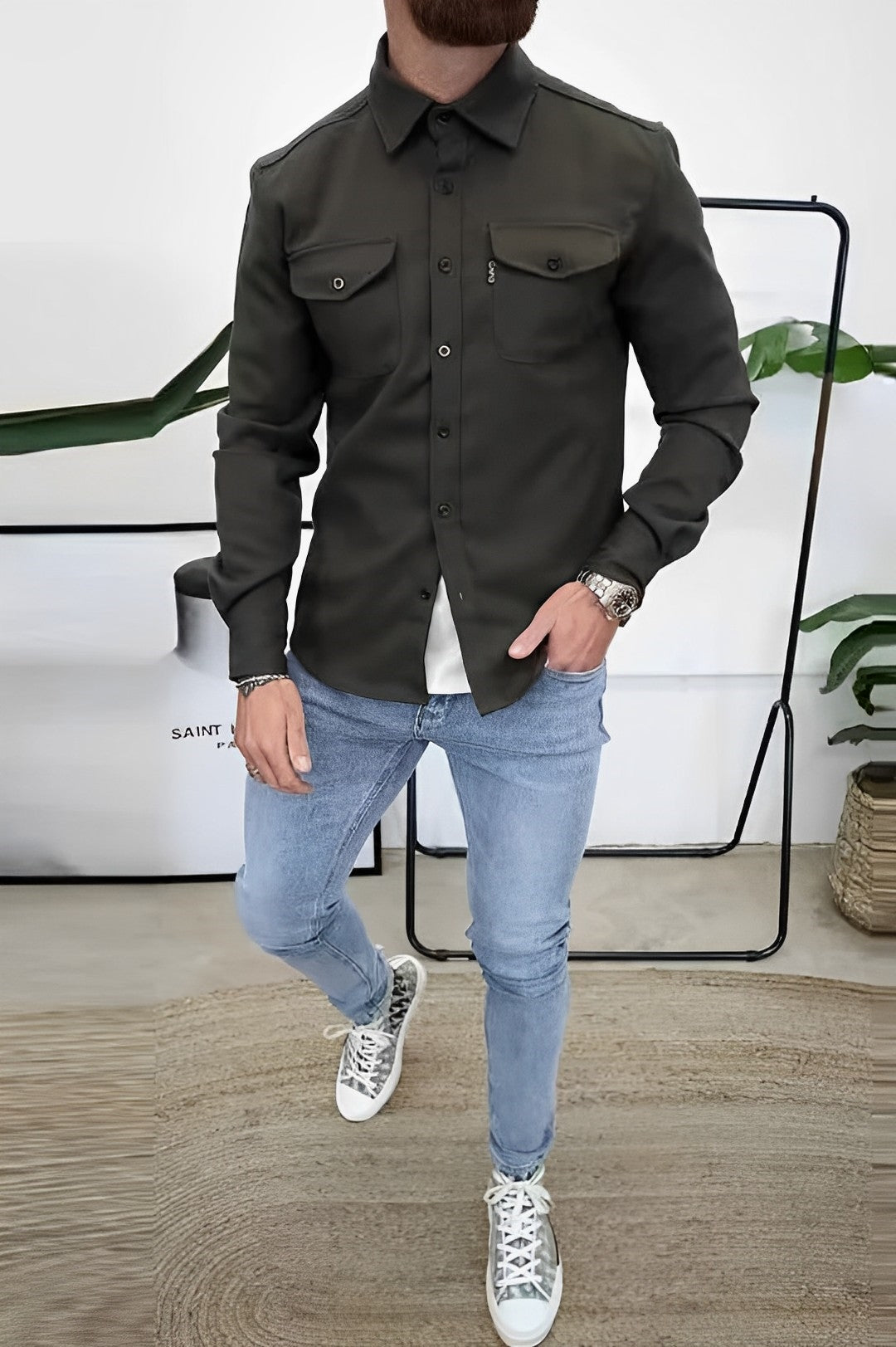 Heren Casual overhemd, perfect voor een moeiteloze en comfortabele look. Gemaakt van zacht katoen voor ultiem comfort, met een nonchalante pasvorm en neutraal ontwerp voor veelzijdige styling.