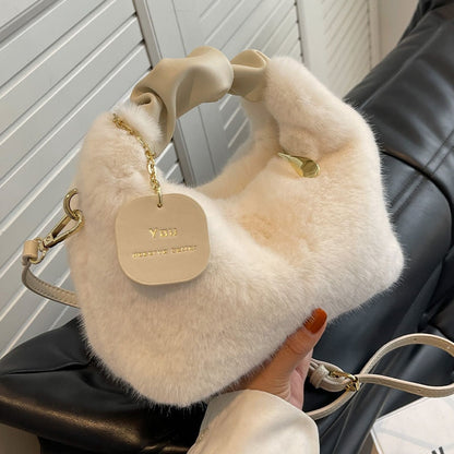 Fluffy Handbag | Deze tas wil je gewoon knuffelen