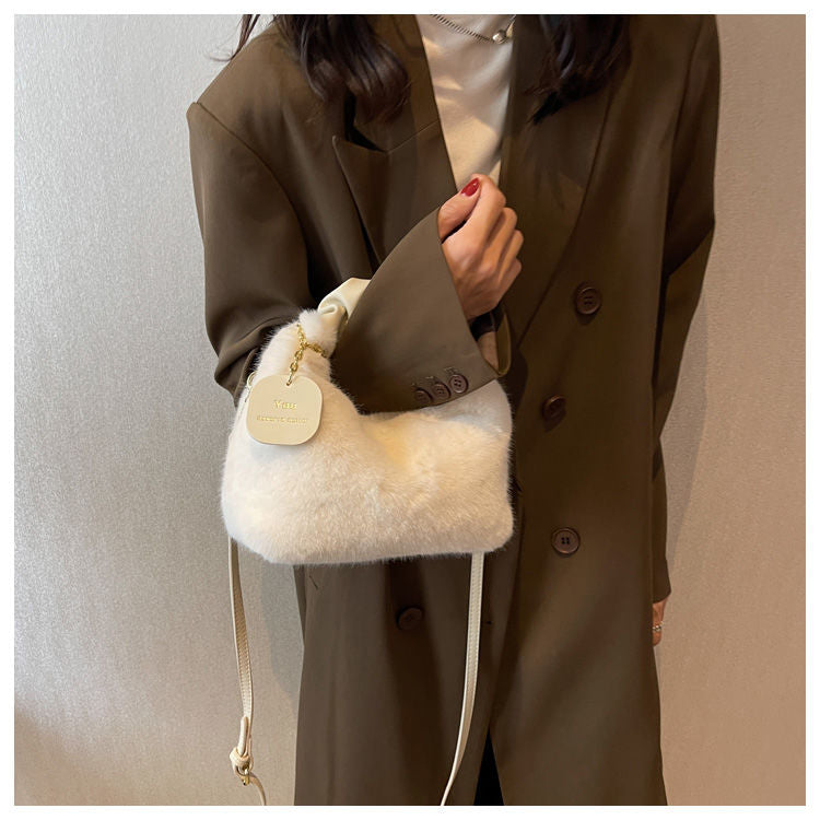 Fluffy Handbag | Deze tas wil je gewoon knuffelen