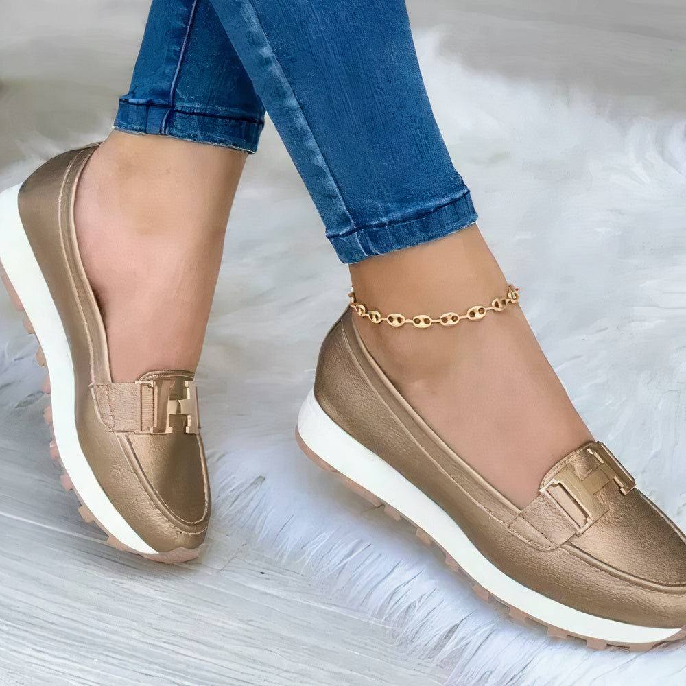 Dames schoenen - een perfecte combinatie van mode en comfort. Speciaal ontworpen om voetpijn te verlichten en de houding te verbeteren, bieden deze schoenen de ideale oplossing voor langdurig staan en lopen zonder ongemak. Elegant en uniek ontwerp, comfortabel draagcomfort voor dagelijks gebruik, en hoge kwaliteit en duurzaamheid voor langdurig plezier. Maattabel: de maten komen overeen met de standaard EU-maatvoering.