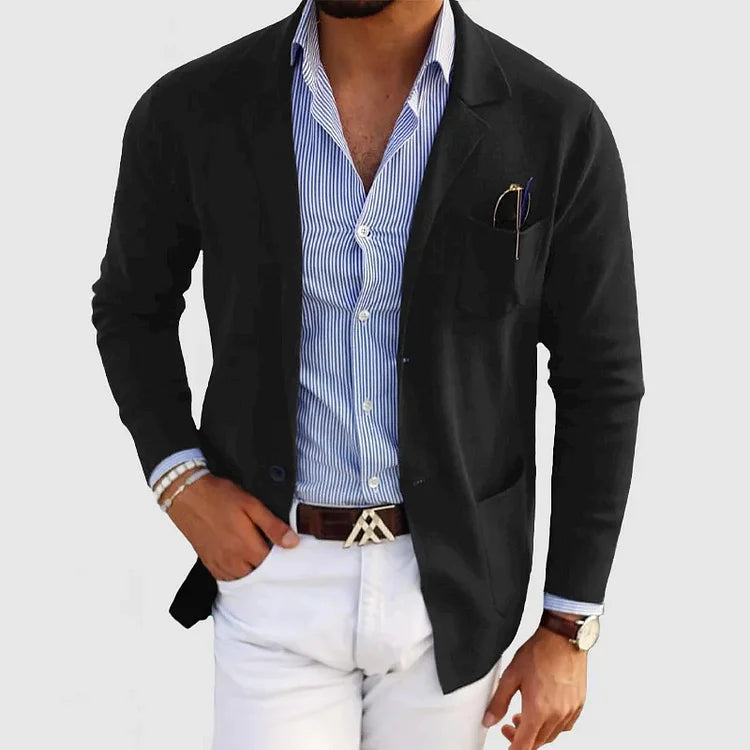 Stijlvolle herenblazer, met een combinatie van klassieke en casual details voor een moeiteloos trendy uitstraling. Perfect voor elke gelegenheid en biedt zowel stijl als comfort - een essentiële toevoeging aan de herengarderobe voor een upgrade in stijl.