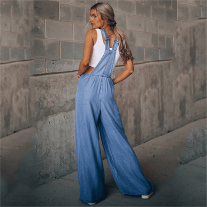 Dames denim jumpsuit - de ultieme mix van comfort en fashion. Maak een trendy statement met deze stijlvolle en zelfverzekerde jumpsuit, gemaakt van ultracomfortabele denim stof. Perfect voor een moeiteloos fashionable uitstraling.