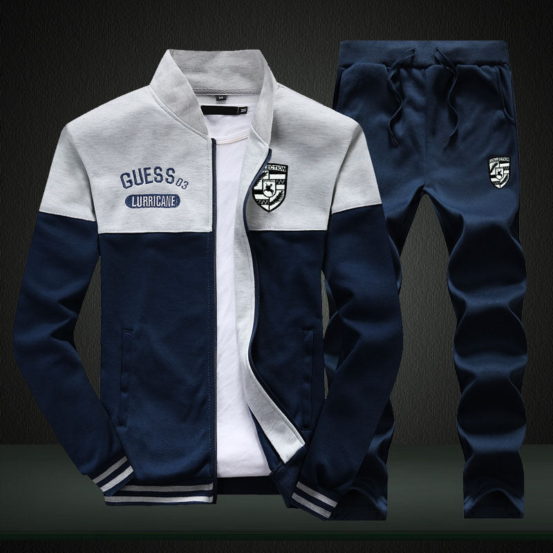 Sportief baseball heren trainingspak in wit en blauw voor een stoere en trendy look in de sportschool of in je vrije tijd. Combineert stijl en comfort in een modieus ontwerp.