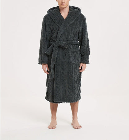 Heren fleecejas met capuchon - veelzijdige toevoeging aan je garderobe. Gemaakt van stevige fleece stof voor warmte en comfort, met extra bescherming en handige zak voor functionaliteit. Geschikt voor diverse gelegenheden.