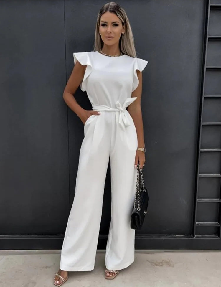 Deze jumpsuit combineert stijl, comfort en speelsheid met prachtige ruches mouwen en een ceintuur voor een flatterende en trendy uitstraling, geschikt voor diverse gelegenheden. Gemaakt van hoogwaardige materialen en veelzijdig inzetbaar voor zowel formele als informele events. Maattabel beschikbaar voor diverse EU-maten.