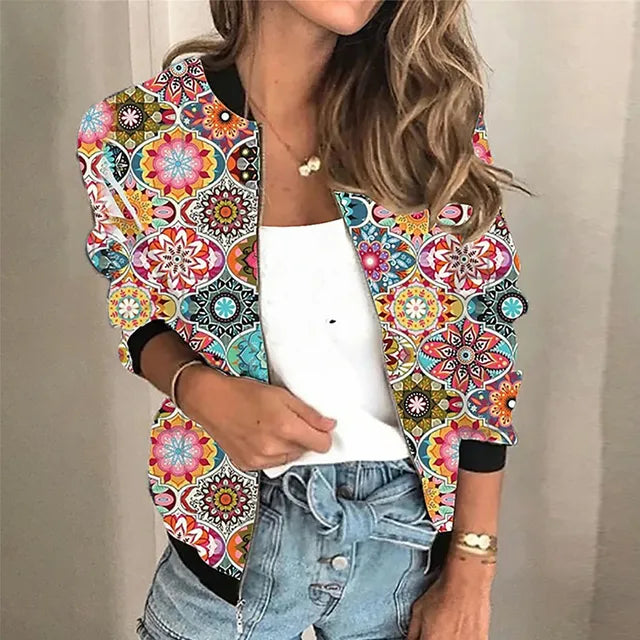 Stijlvolle bedrukte ritsjas voor een fashionable uitstraling. Gemaakt van comfortabele stof met een trendy design en handige ritssluiting.