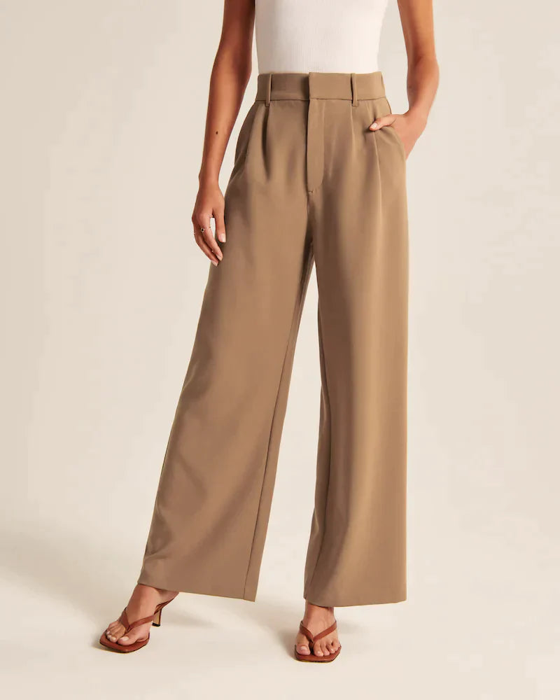 Femke | Elegante getailleerde damesbroek in de kleur Bruin voor dames in stijl ideaal voor de lente.
