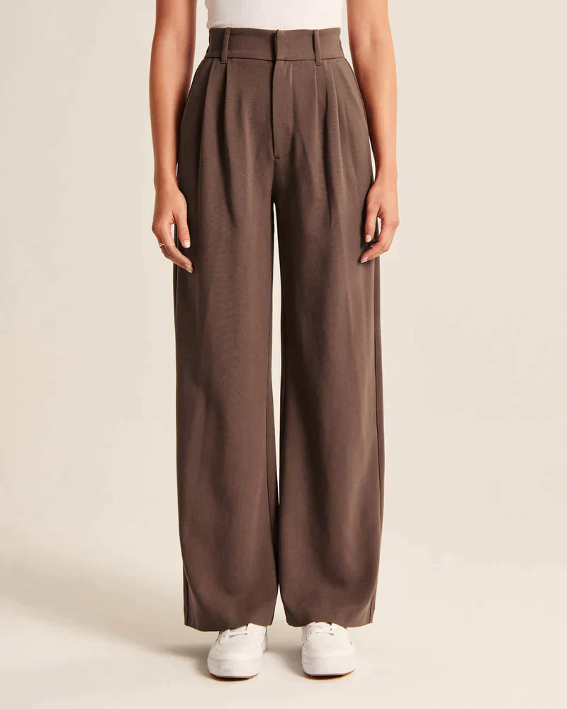 Femke | Elegante getailleerde damesbroek in de kleur Mokka voor dames in stijl ideaal voor de lente.