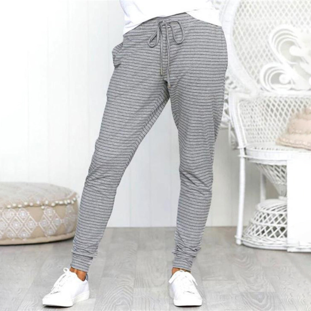 Femke | Stijlvolle Relaxbroek in de kleur Grijs voor dames in Lounge stijl geschikt voor alle seizoenen.