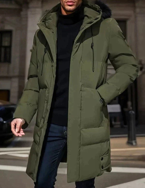 Filip | Lange herenjas met capuchon in de kleur Legergroen voor heren in stijl ideaal voor de herfst.