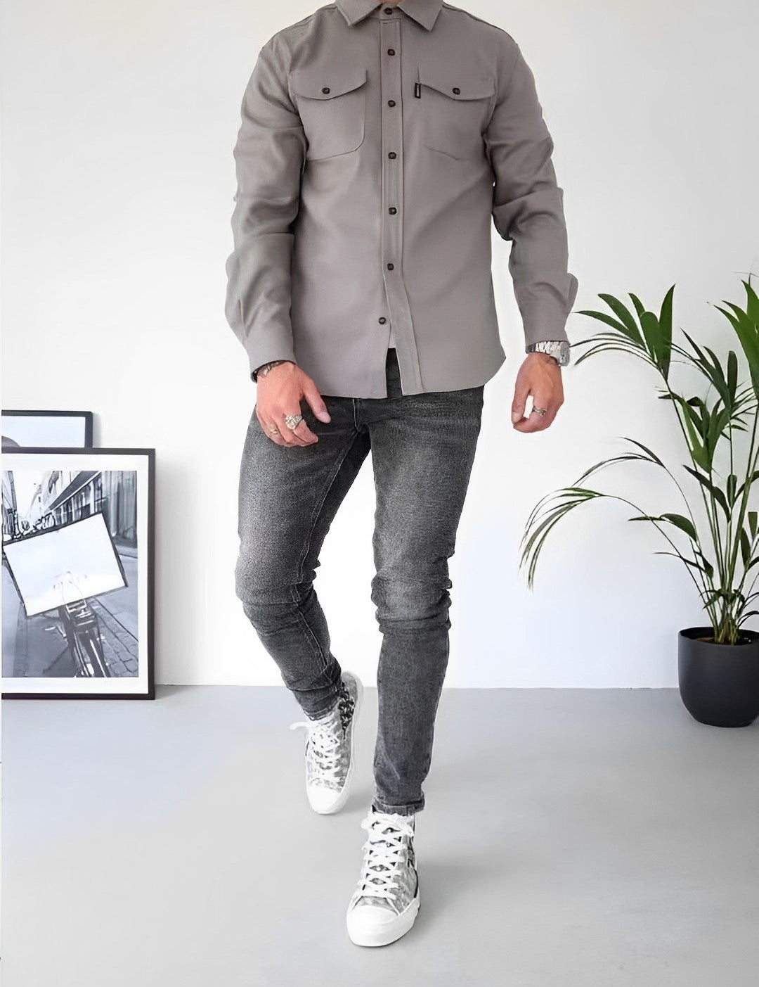 Heren Casual overhemd, perfect voor een moeiteloze en comfortabele look. Gemaakt van zacht katoen voor ultiem comfort, met een nonchalante pasvorm en neutraal ontwerp voor veelzijdige styling.