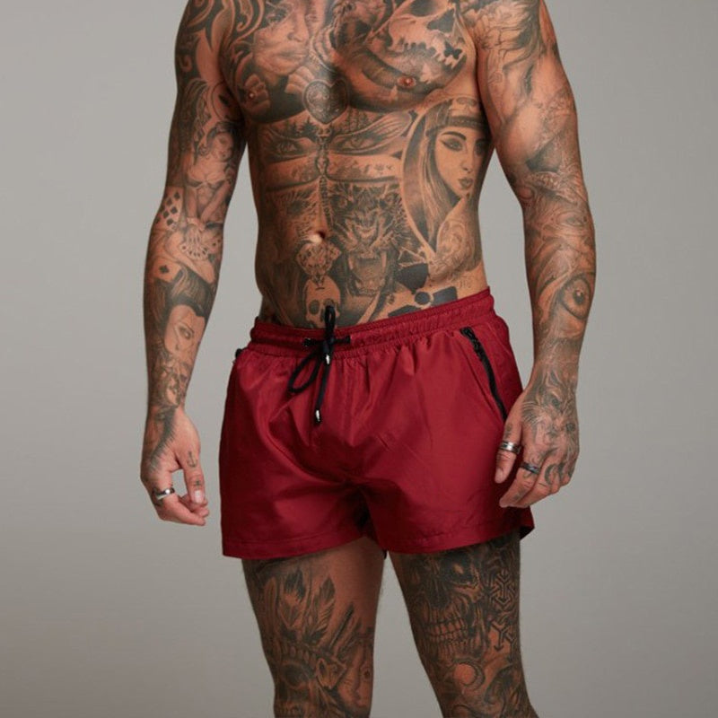 Liam Swim Trunks | Upgrade je zomerstijl met onze must-have zwembroek in de kleur Wijnrood voor heren in Beach stijl ideaal voor de zomer.
