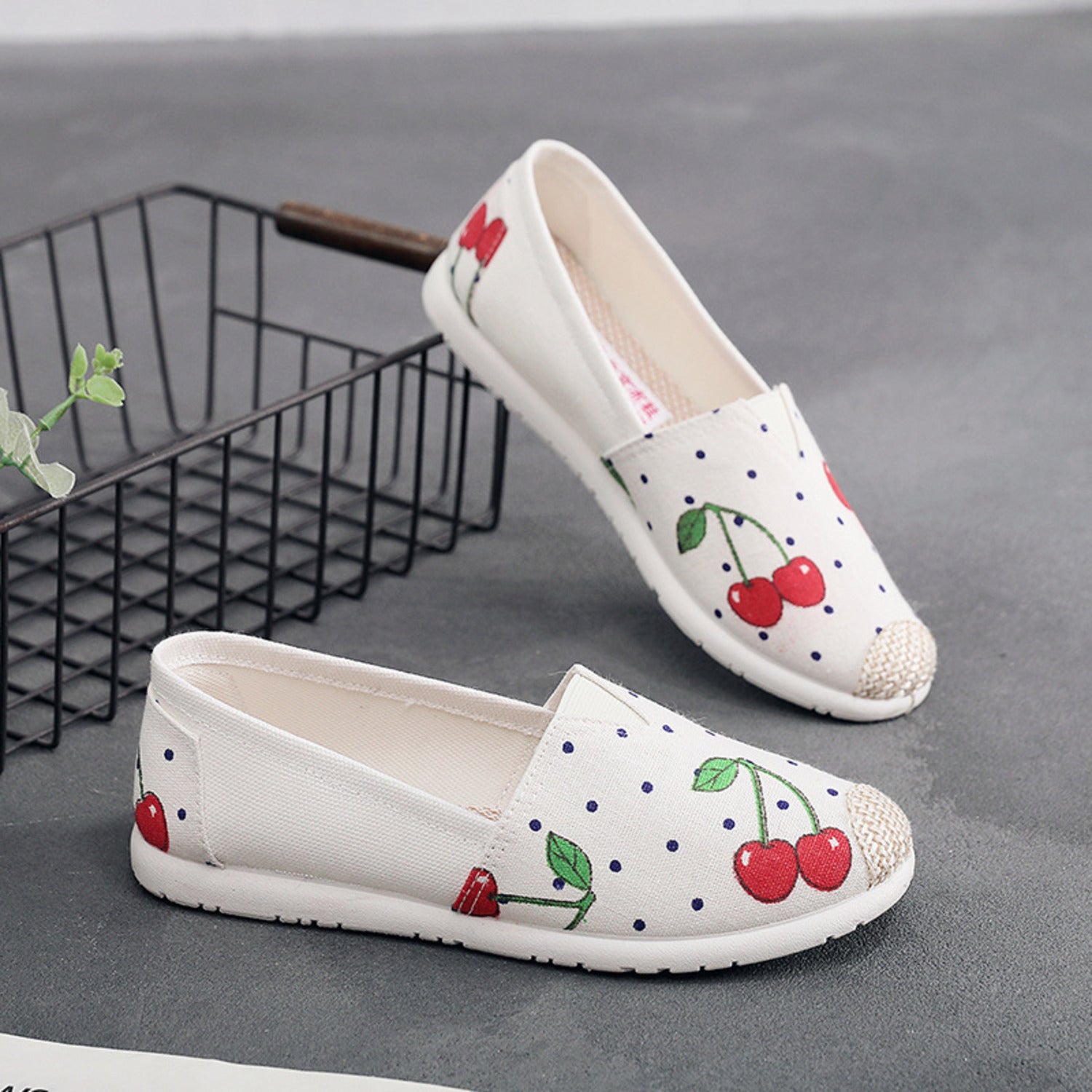 Loïs | Platte canvas espadrilles met boheemse print in de kleur Wit voor dames in Beach stijl ideaal voor de zomer.