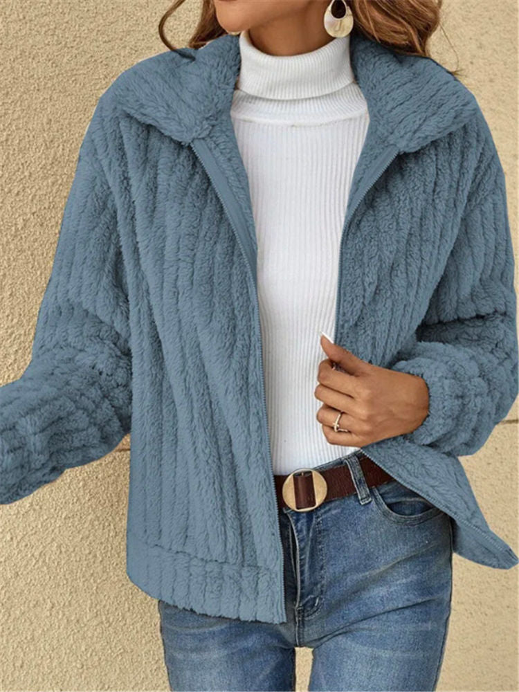 Lou | Gestreept dik vest van Imitatiebont met rits in de kleur Blauw voor dames in Smart-casual stijl geschikt voor alle seizoenen.