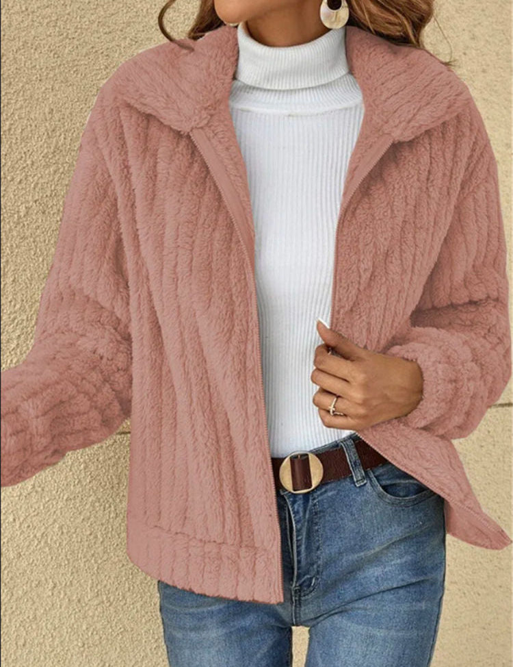 Lou | Gestreept dik vest van Imitatiebont met rits in de kleur Roze voor dames in Smart-casual stijl geschikt voor alle seizoenen.