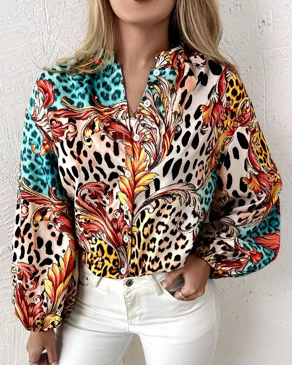 Luipaard blouse met knopen in de kleur Luipaard voor dames in stijl ideaal voor de lente.