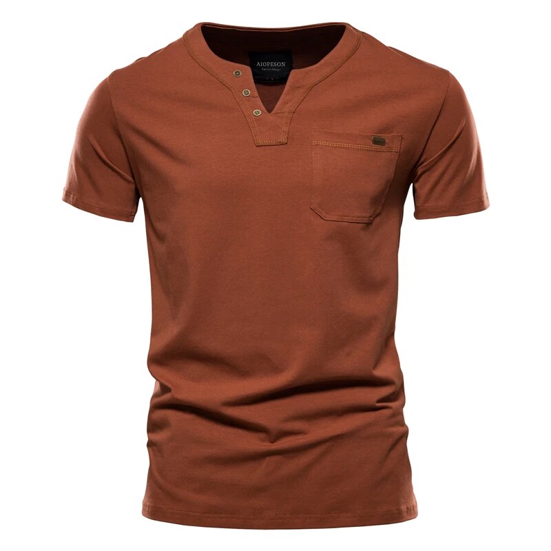 Quentin | Essentieel Zomer V-hals T-shirt in de kleur Bruin voor heren in stijl ideaal voor de zomer.