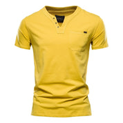 Quentin | Essentieel Zomer V-hals T-shirt in de kleur Geel voor heren in stijl ideaal voor de zomer.
