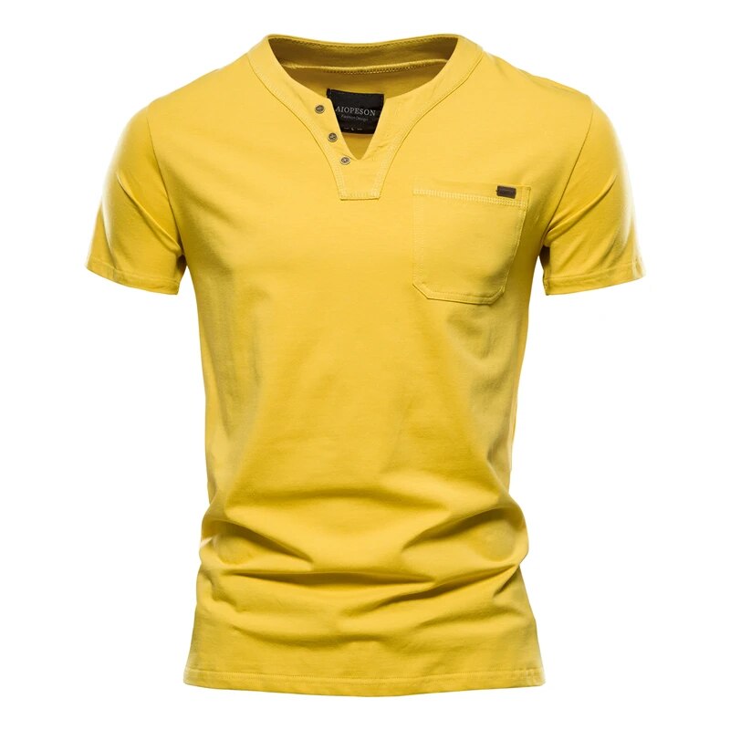 Quentin | Essentieel Zomer V-hals T-shirt in de kleur Geel voor heren in stijl ideaal voor de zomer.