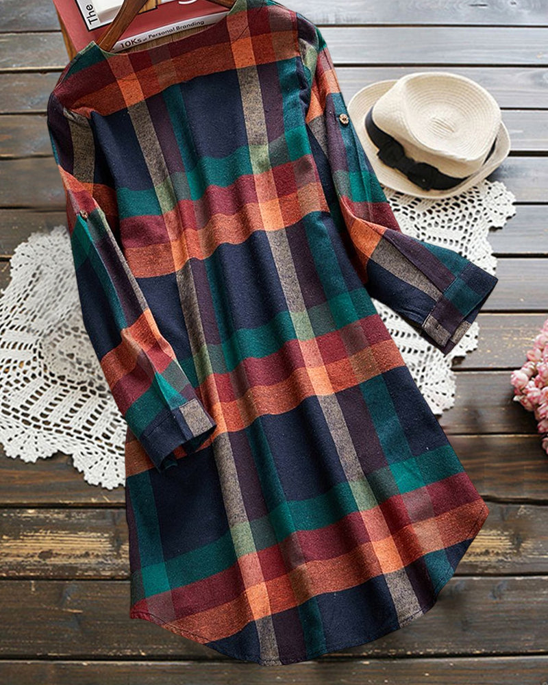 Jurk met lange mouwen en ruitjesprint in de kleur Rood voor dames in stijl ideaal voor de herfst.