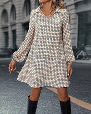 Jurkje met lange mouwen, print en revers in de kleur Beige voor dames in stijl ideaal voor de herfst.